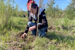 Girl’s Day Praktikantin Sophia Marquart pflanzte neue Bäume für die Marktgemeinde.