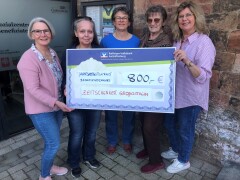 Spendenübergabe Handarbeitstreff